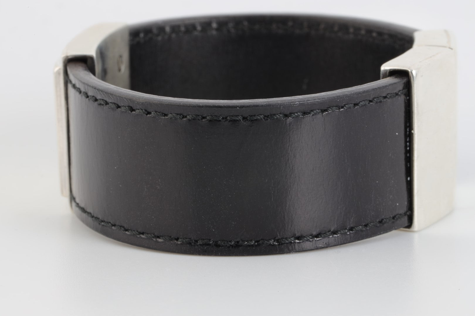 Gucci leather hotsell cuff bracelet